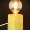 StoraSystern - bordslampa i betong, design blank, Gul vitlasyr - Bild 3